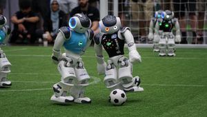 Eine Klasse für sich: B-Human gewinnt die RoboCup-WM 2022 in Bangkok ohne Gegentor 