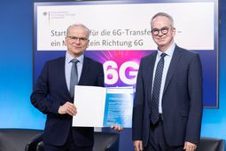 Successful launch of Open6GHub+ project: Funding approval handed over to coordinator Prof. Schotten