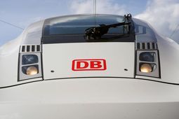 [Translate to English:] Frontalansicht ICE-Zug mit DB-Logo.