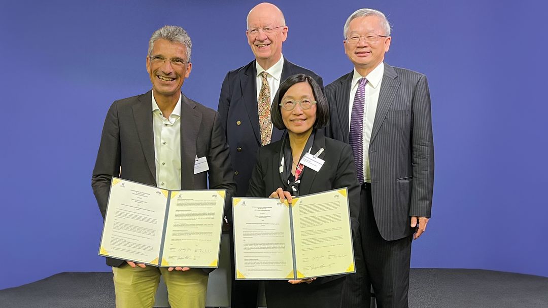 f.l.t.r.: Prof. Antonio Krüger, Prof. Wolfgang Wahlster, Prof. Jane Yung-jen Hsu, Minister Cheng-Wen Wu