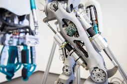 Very Human: DFKI Bremen arbeitet an innovativer Methode für sichere, selbstlernende Robotersteuerung