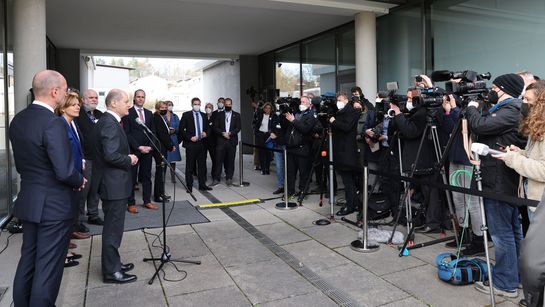 Olaf Scholz and Malu Dreyer in front of the journalists