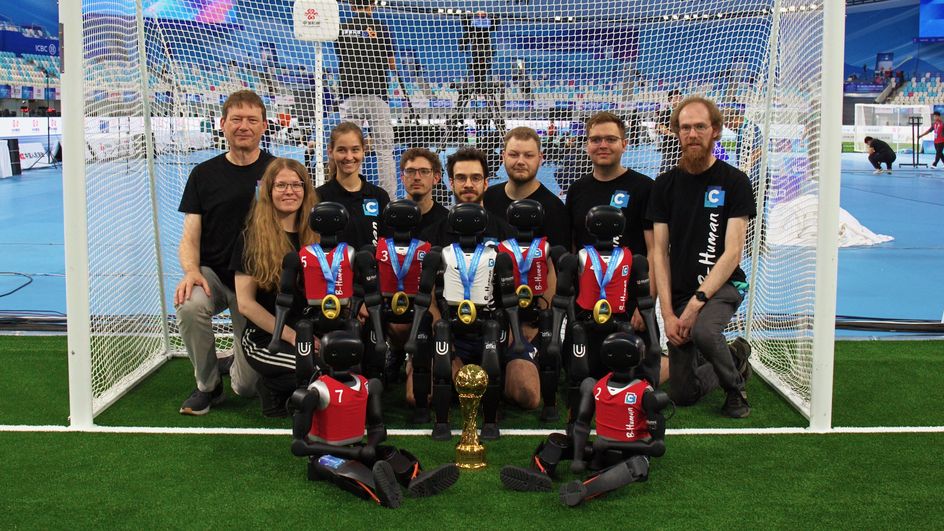 Team B-Human freut sich über den doppelten Sieg in Peking