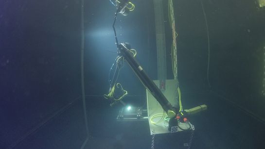 Der MARIOW-Roboter bei der autonomen Schweißung einer Kehlnaht unter Wasser.